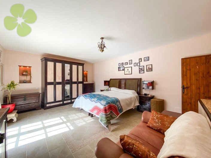 Image No.10-7 Bed Country House for sale