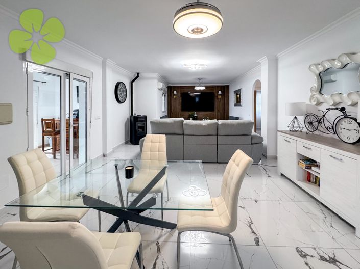 Image No.3-4 Bed Villa for sale