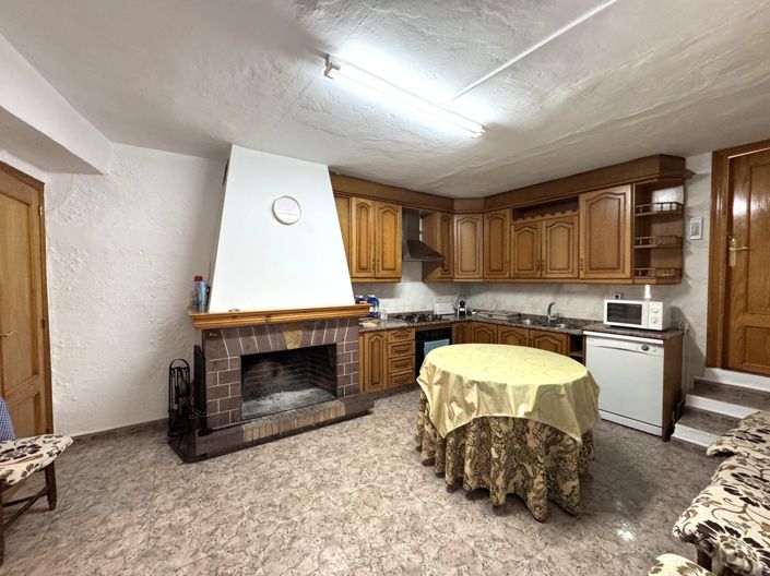 Image No.7-4 Bed Village House for sale