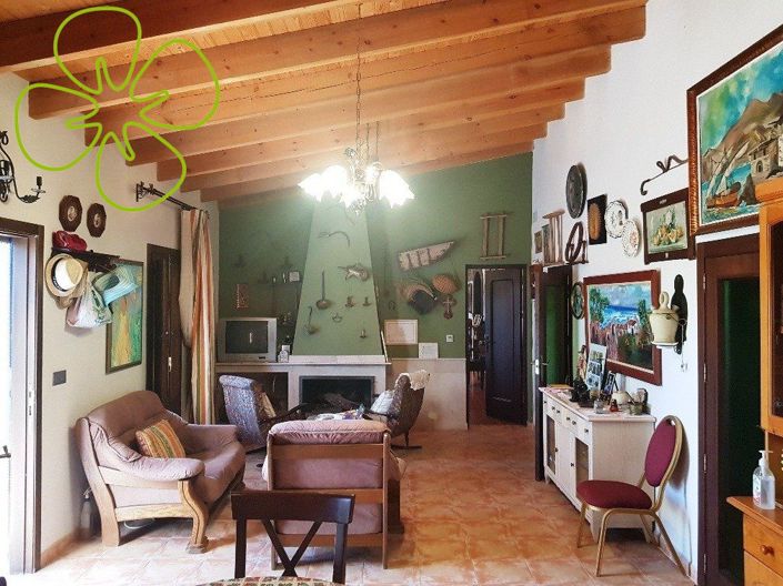 Image No.2-4 Bed Country House for sale