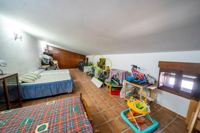 Image No.23-4 Bed Country House for sale