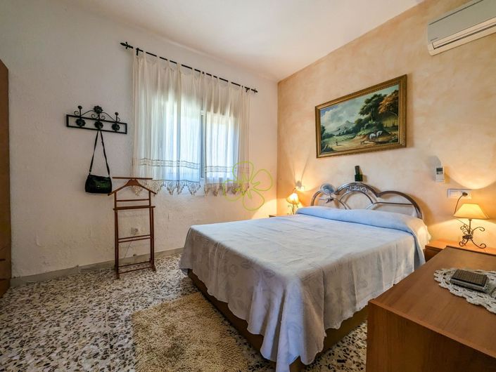 Image No.12-3 Bed Country House for sale