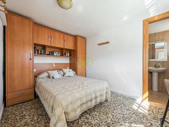 Image No.17-3 Bed Country House for sale