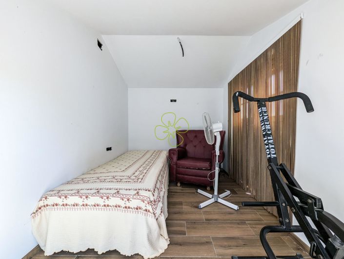 Image No.10-3 Bed Country House for sale