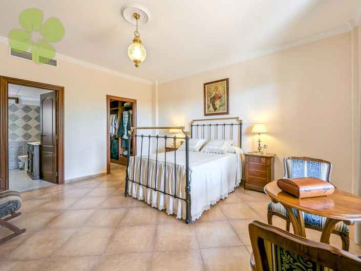 Image No.9-4 Bed Villa for sale