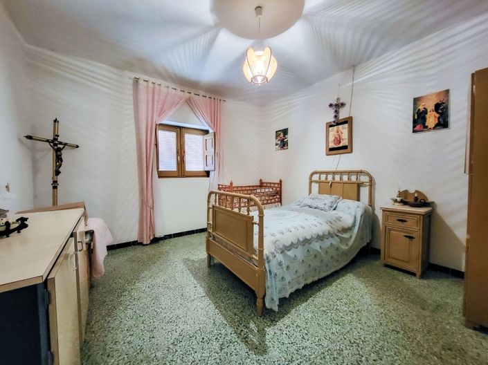 Image No.10-4 Bed Country House for sale