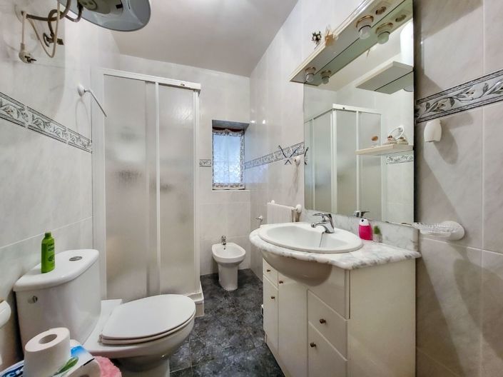 Image No.12-4 Bed Country House for sale