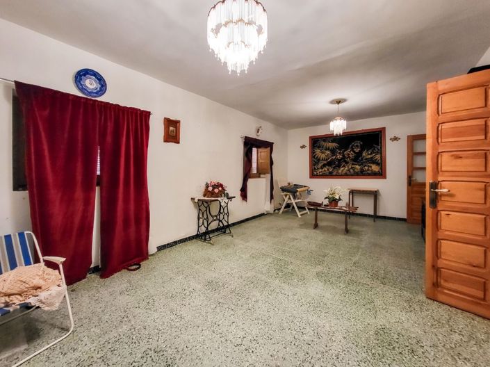 Image No.2-4 Bed Country House for sale