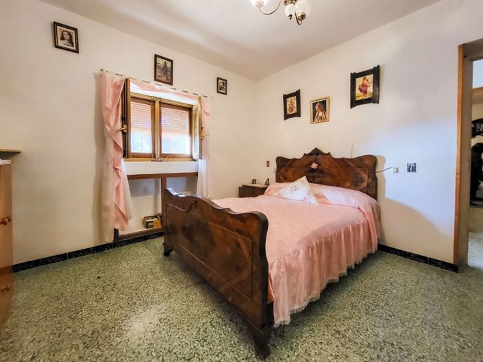 Image No.6-4 Bed Country House for sale