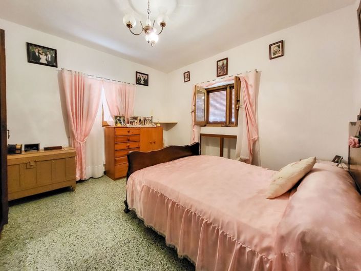 Image No.7-4 Bed Country House for sale