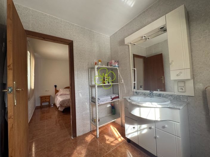 Image No.17-5 Bed Country House for sale