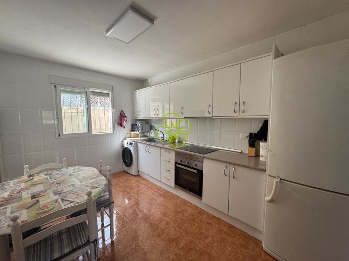 Image No.8-5 Bed Country House for sale