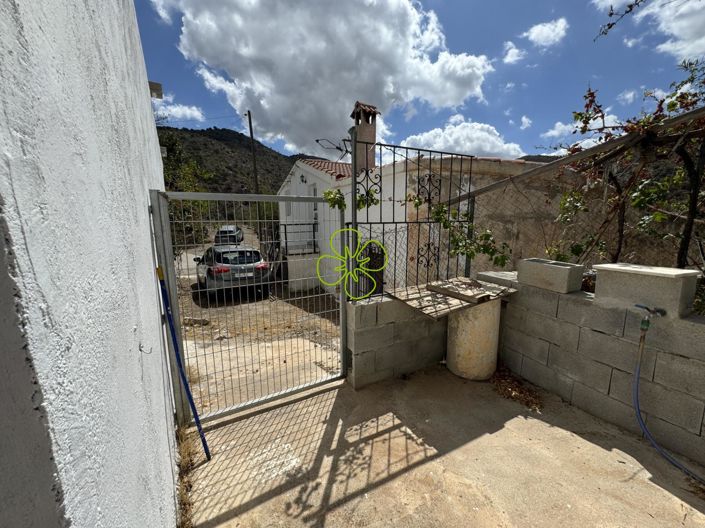 Image No.24-4 Bed Country House for sale