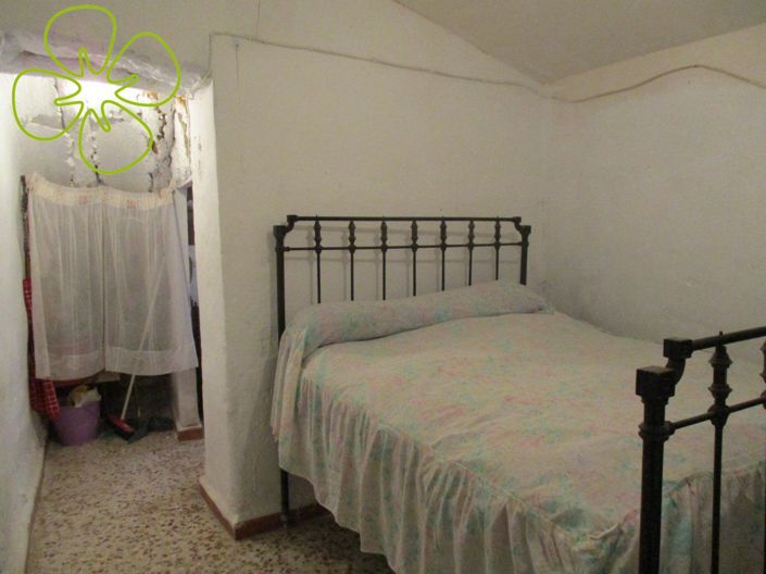 Image No.18-3 Bed Country House for sale