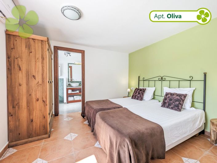 Image No.25-8 Bed Country House for sale