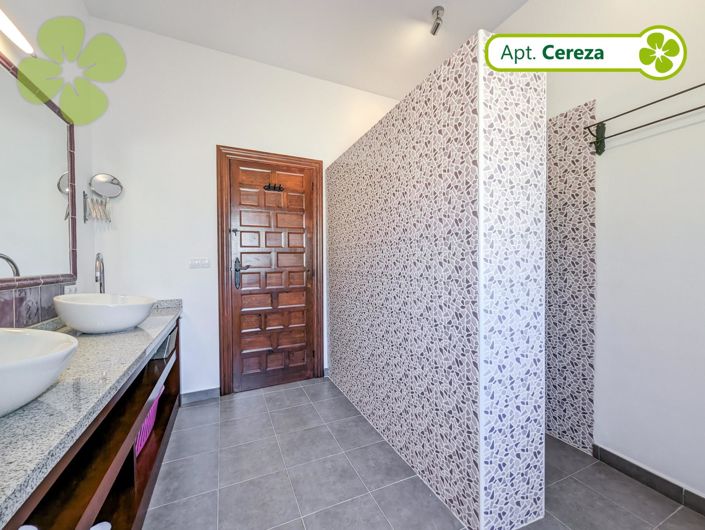 Image No.30-8 Bed Country House for sale