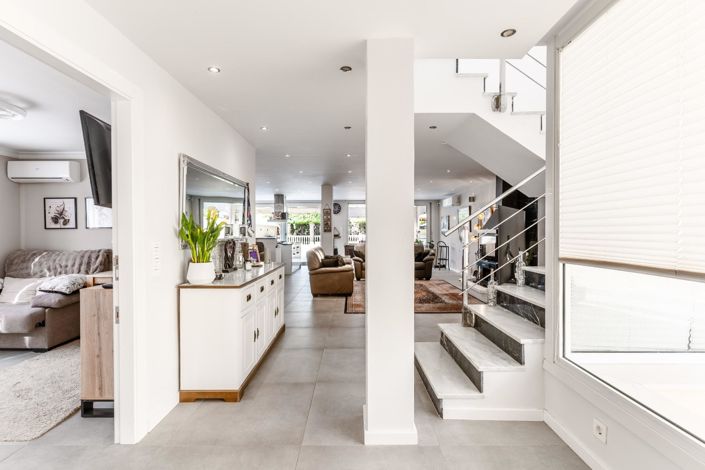 Image No.2-5 Bed Villa for sale