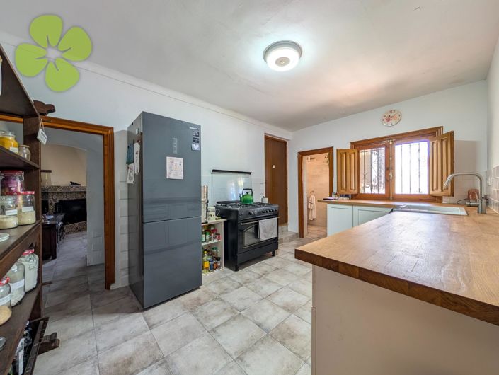 Image No.10-8 Bed Country House for sale