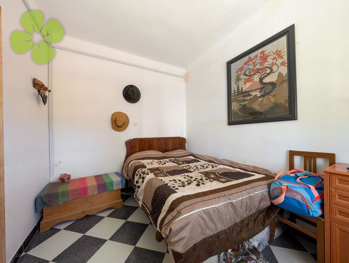 Image No.5-8 Bed Country House for sale