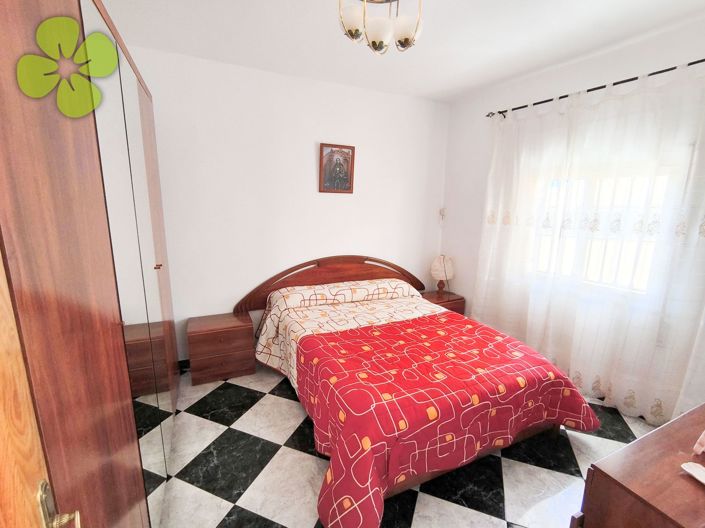 Image No.12-4 Bed Townhouse for sale