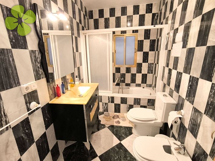 Image No.14-4 Bed Townhouse for sale