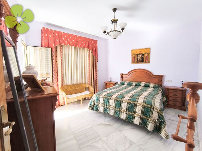 Image No.19-4 Bed Townhouse for sale