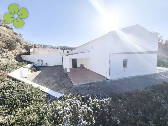 Image No.2-4 Bed Country House for sale