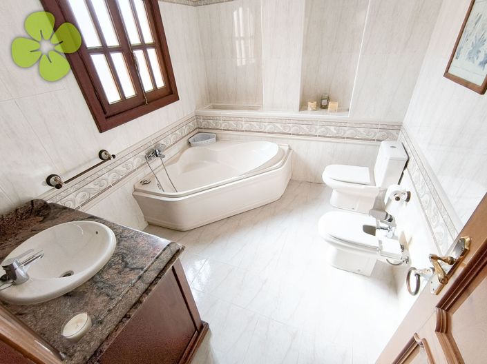 Image No.16-5 Bed Village House for sale