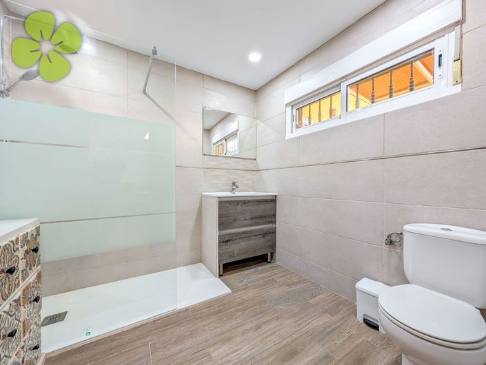 Image No.15-3 Bed Country House for sale