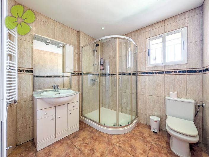 Image No.21-3 Bed Country House for sale