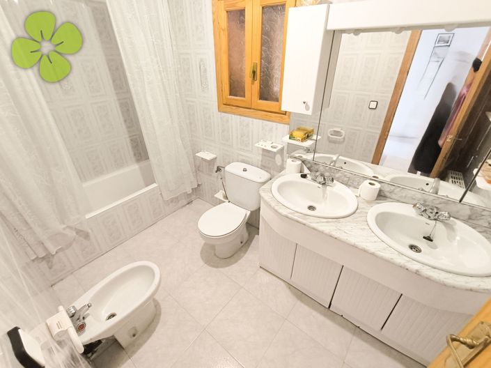 Image No.13-6 Bed Country House for sale