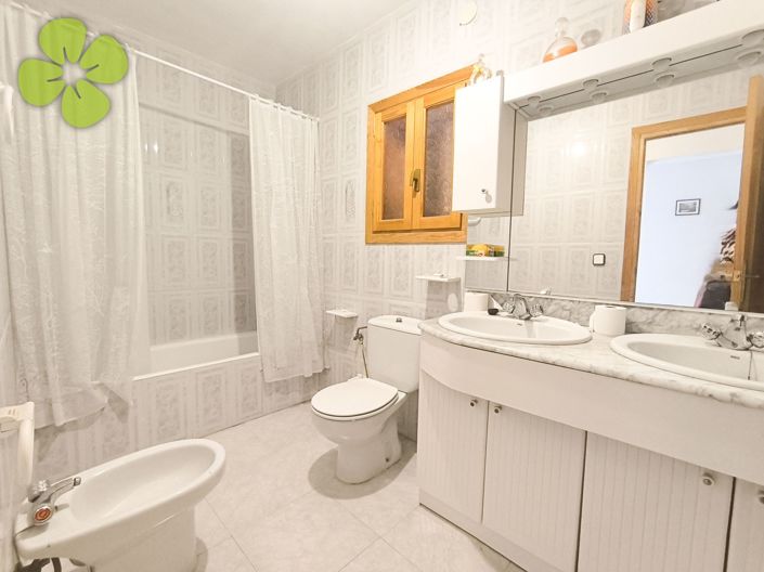 Image No.20-6 Bed Country House for sale