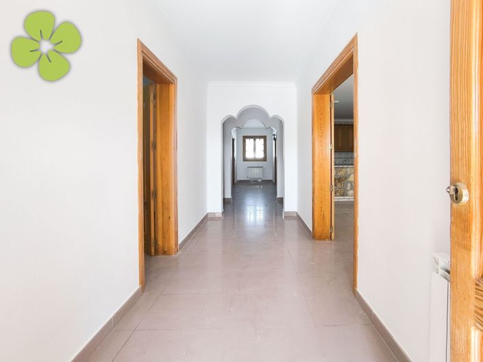 Image No.2-4 Bed Villa for sale