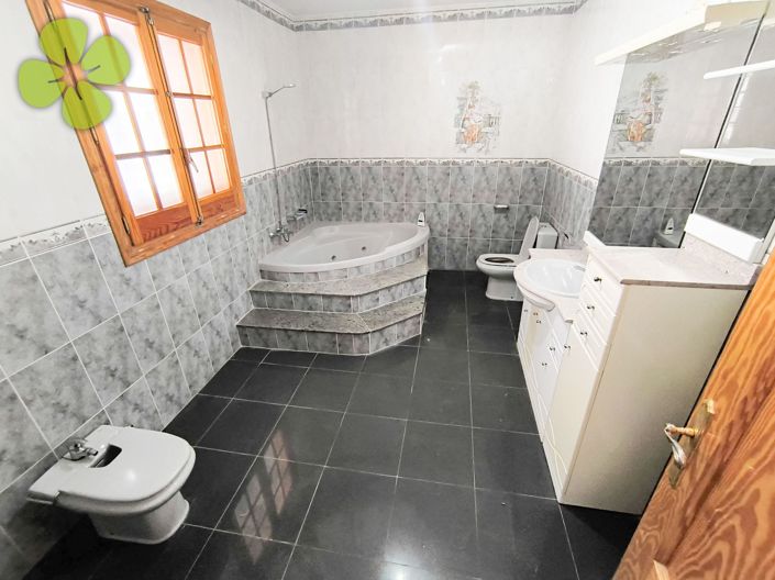 Image No.8-4 Bed Villa for sale