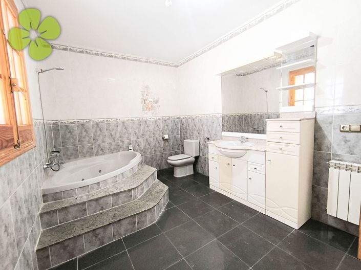 Image No.9-4 Bed Villa for sale