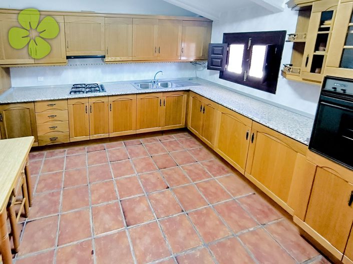 Image No.11-6 Bed Country House for sale