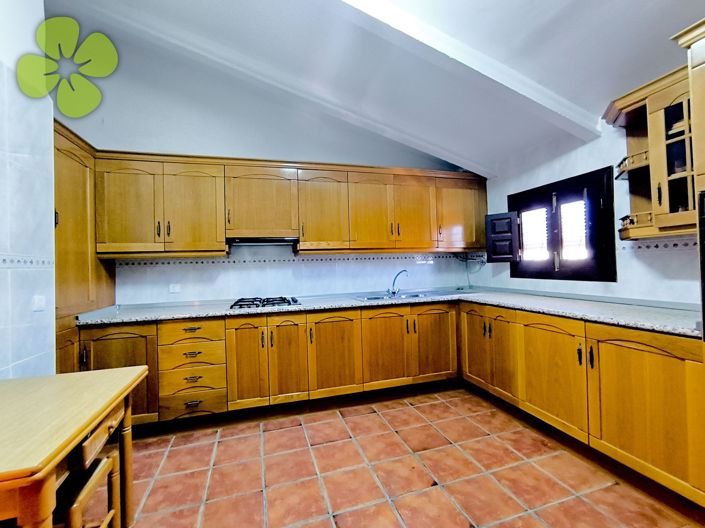 Image No.12-6 Bed Country House for sale