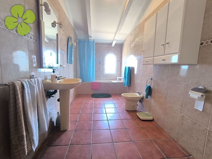 Image No.15-6 Bed Country House for sale