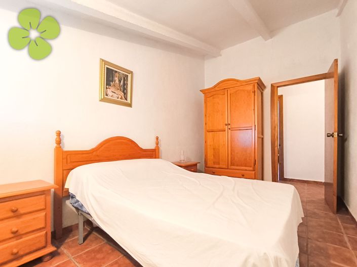 Image No.18-6 Bed Country House for sale