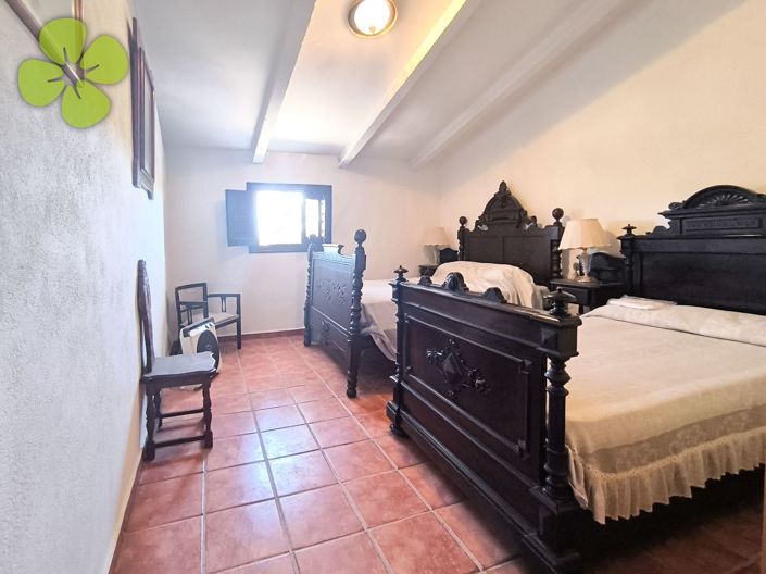 Image No.20-6 Bed Country House for sale