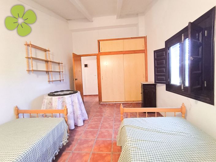 Image No.25-6 Bed Country House for sale