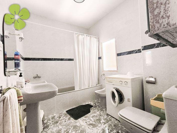 Image No.6-6 Bed Country House for sale