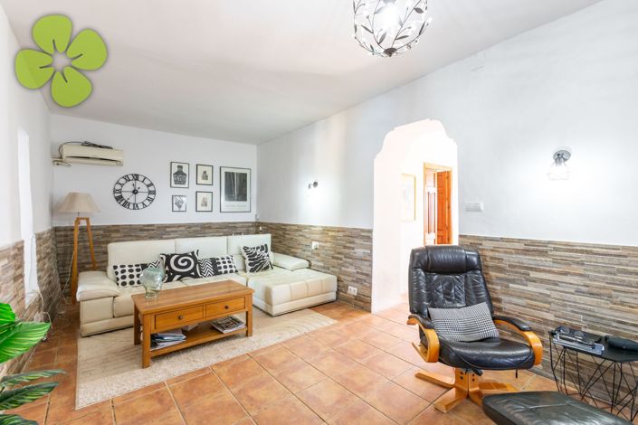 Image No.10-3 Bed Country House for sale