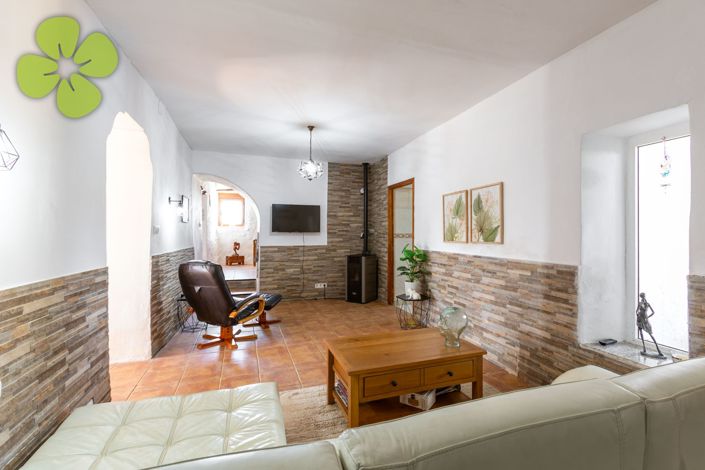 Image No.11-3 Bed Country House for sale