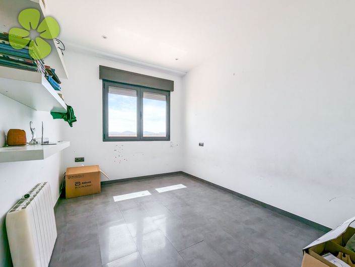 Image No.15-4 Bed Village House for sale