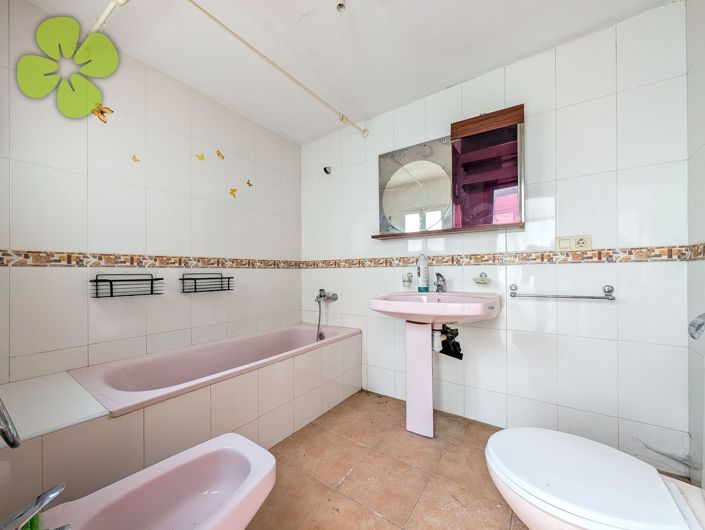 Image No.12-4 Bed Village House for sale