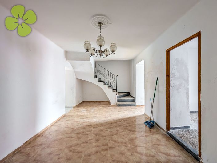 Image No.4-4 Bed Village House for sale