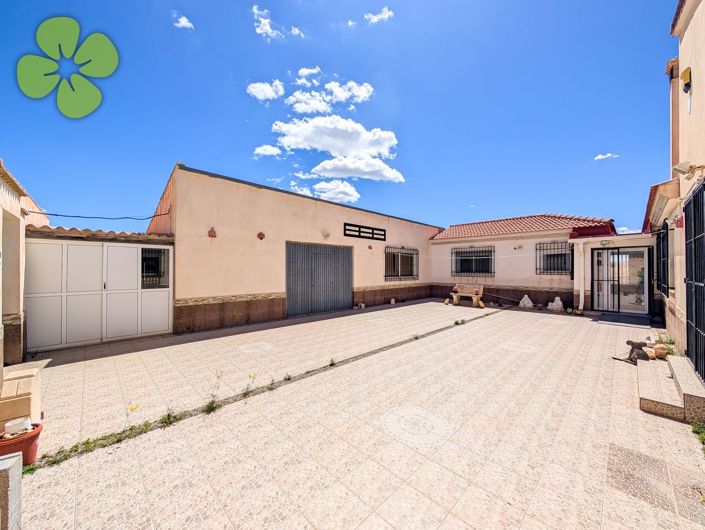 Image No.2-4 Bed Villa for sale