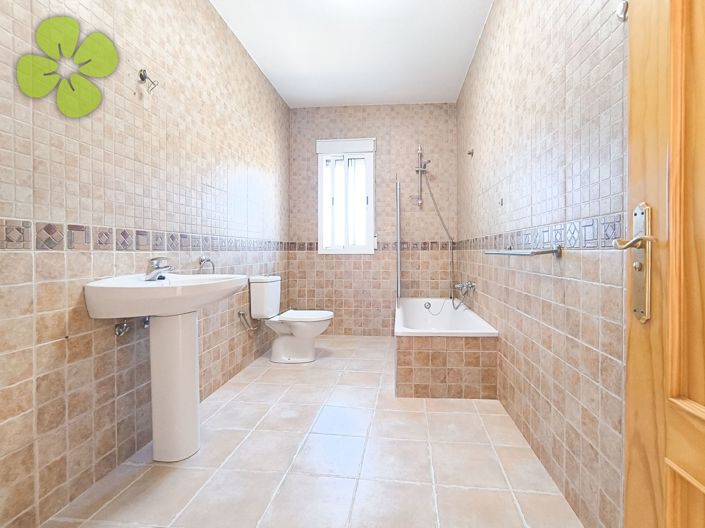 Image No.6-3 Bed Villa for sale