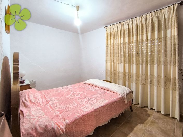 Image No.10-4 Bed Country House for sale